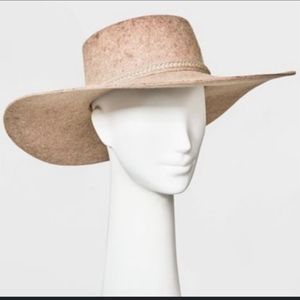⚜️ NWT Universal Thread wide brim hat